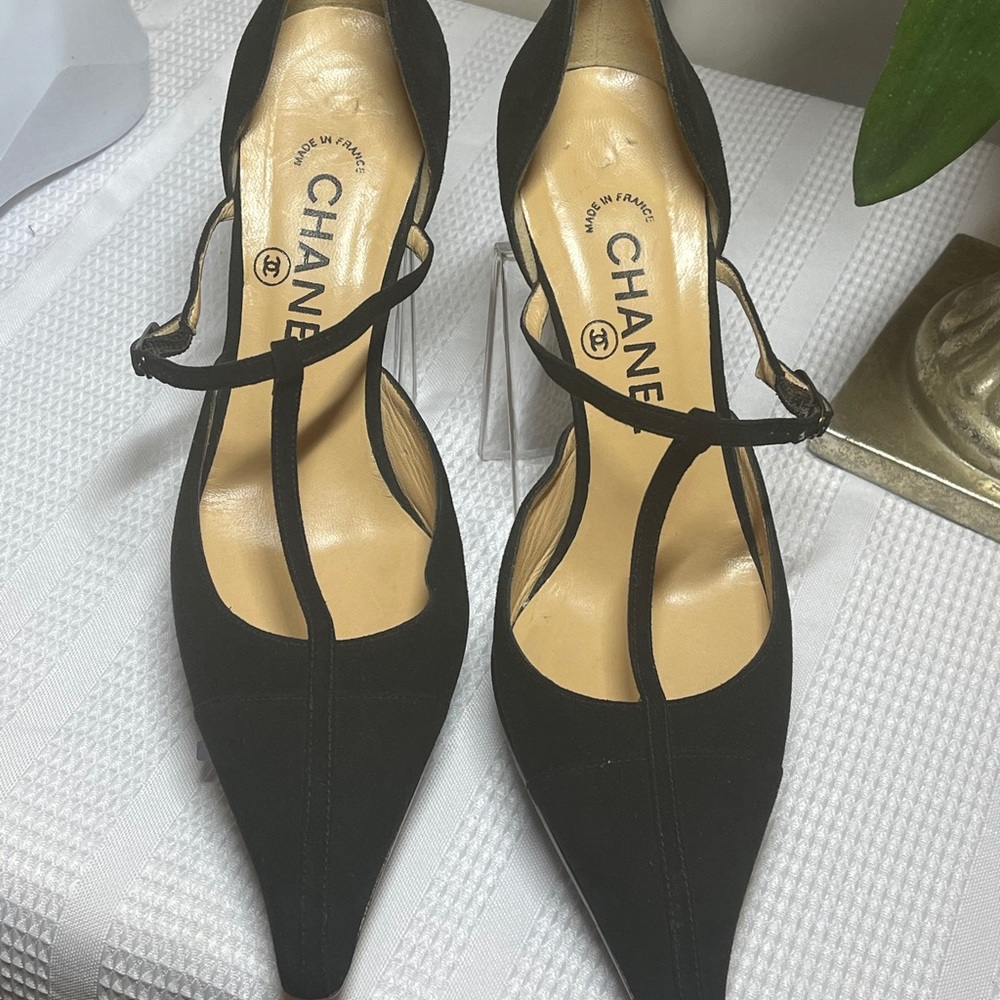 Chanel Black Suede Kitten Heel T-Strap Shoes - Picture 3 of 16